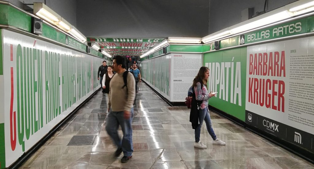 Barbara Kruger Metro CDMX