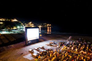 se proyectan más de 50 películas anualmente.