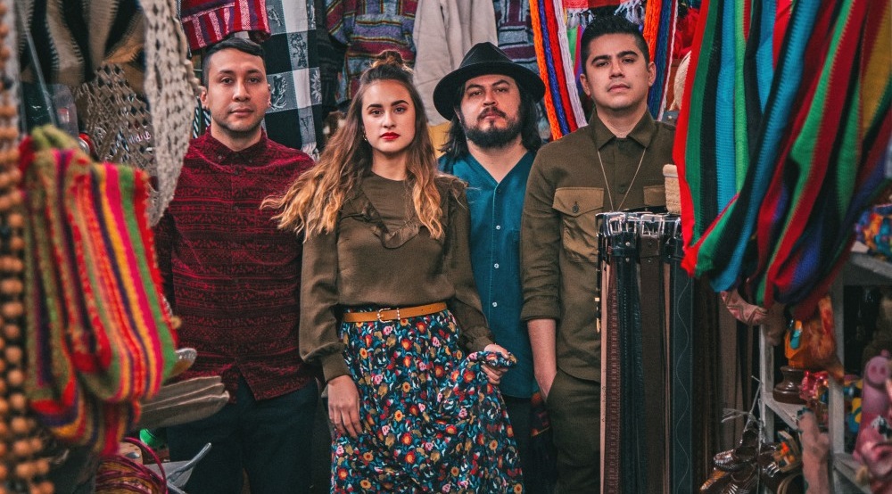 Desde la frontera, The Chamanas