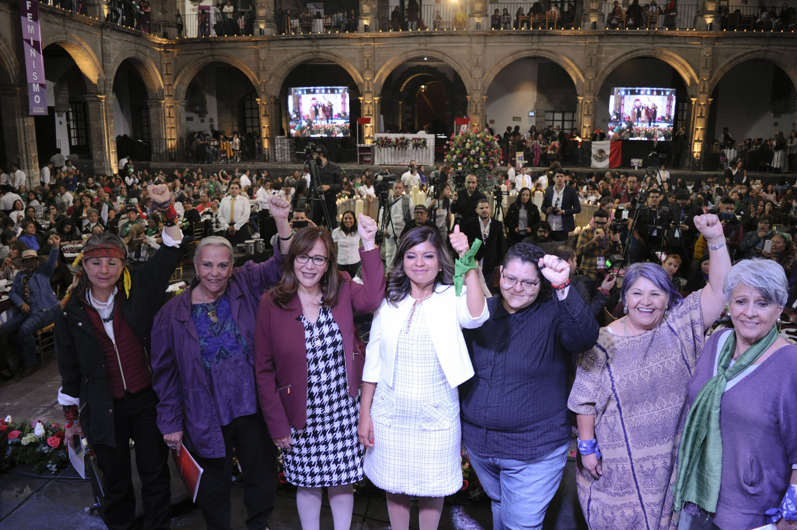 Arribistas dentro de Morena quieren traicionar a López Obrador: Yeidckol Polevnsky