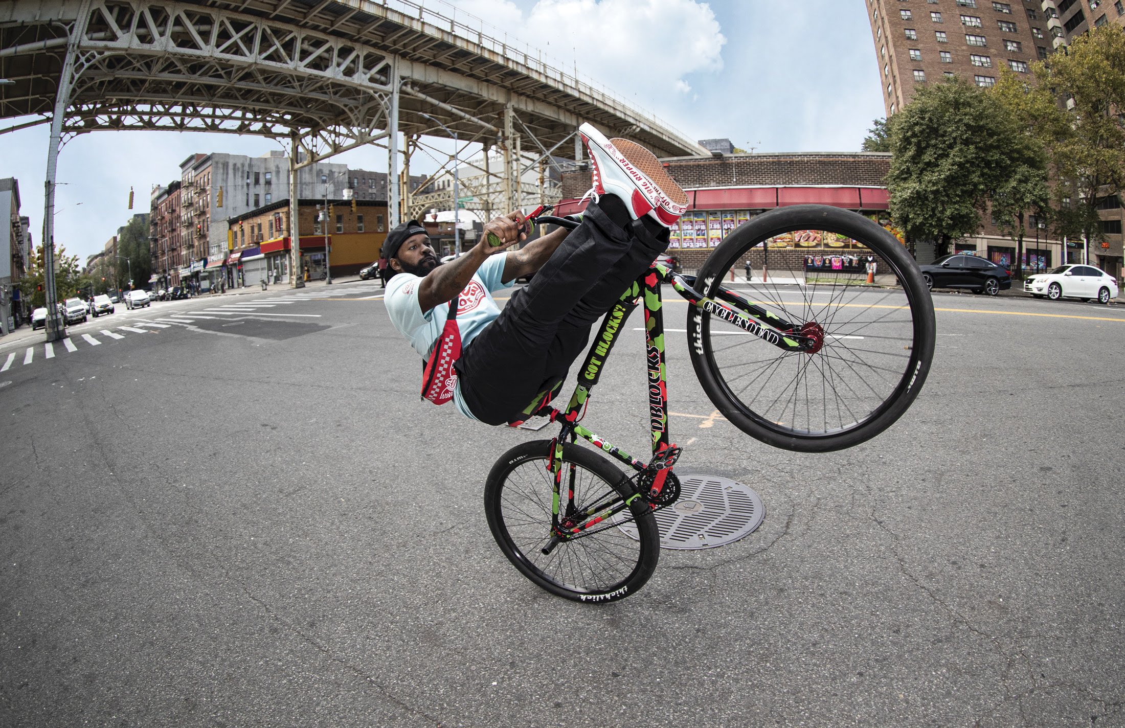 Celebran la vida en bicicleta con Vans y SE Bikes