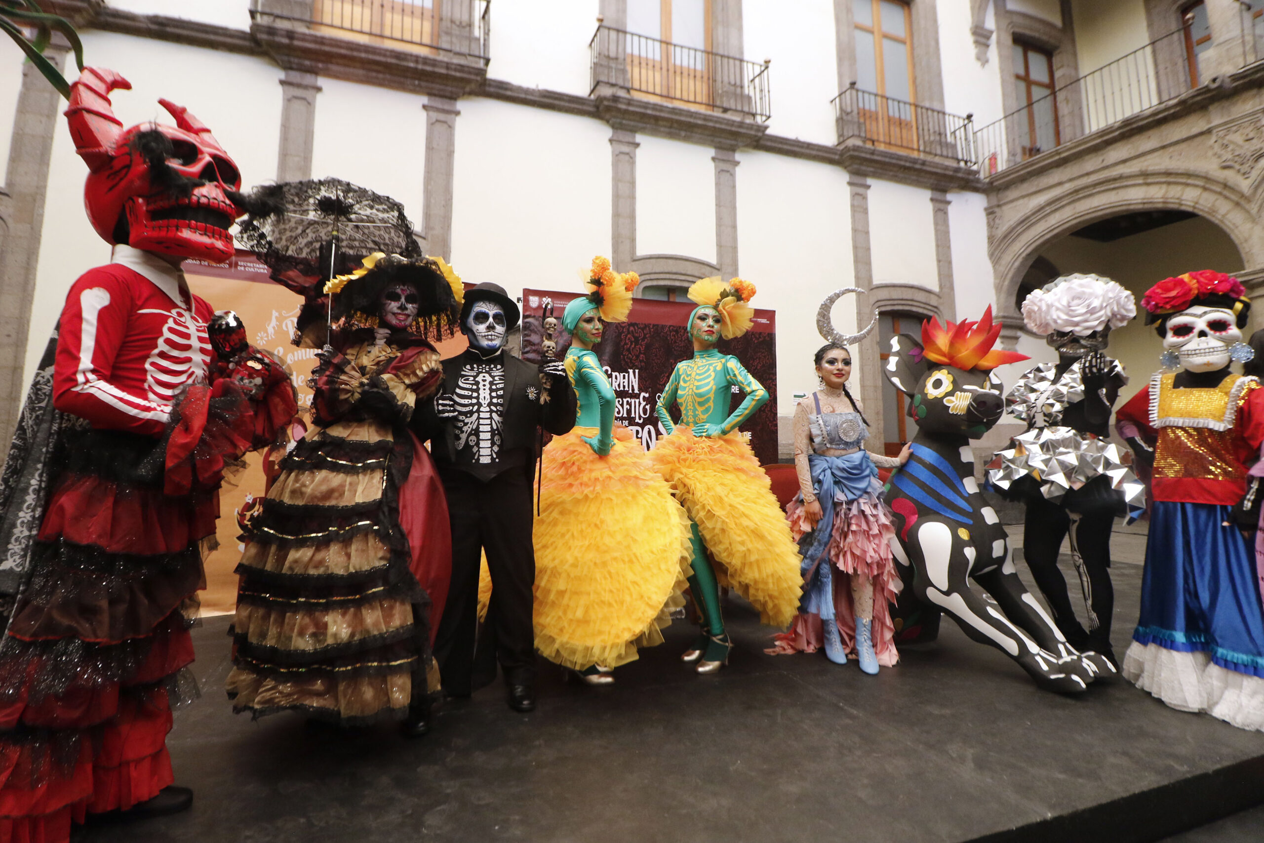 La primera Procesión Comunitaria de Día de Muertos