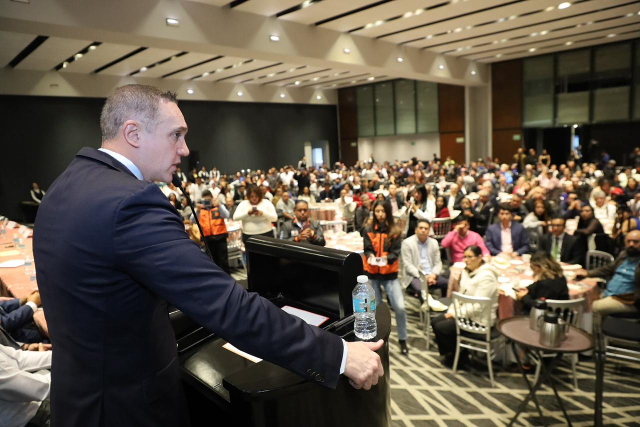 Adrián Rubalcava promete cero corrupción y apoyo a locatarios del Metro