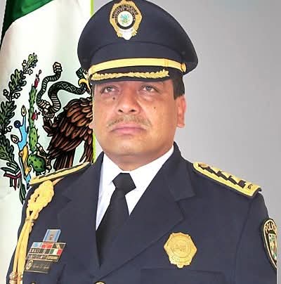 ​Los dos héroes de mi vida: El legado del Comandante Alejandro Delgado Aguilar