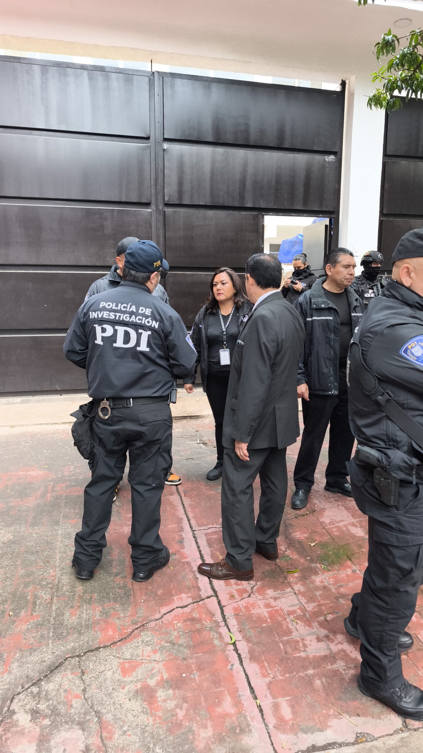 Denuncian abuso de autoridad durante cateo en oficinas de permisionarios del Metro