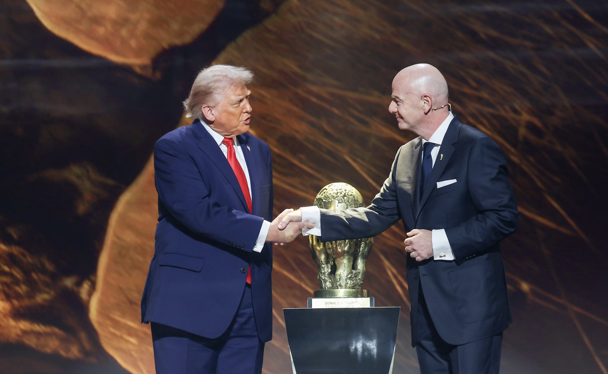 El balón manchado: entre el negocio vulgar de la FIFA y el odio fabricado