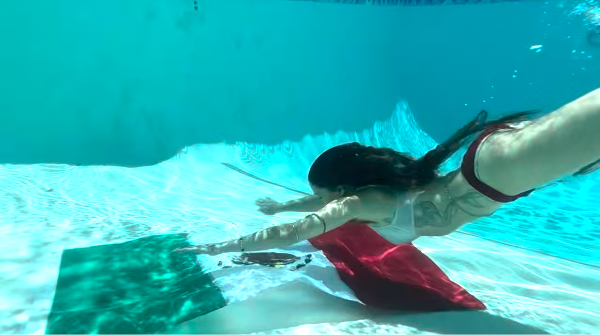 Lauren Ruth Ward declara su amor por México en nuevo video